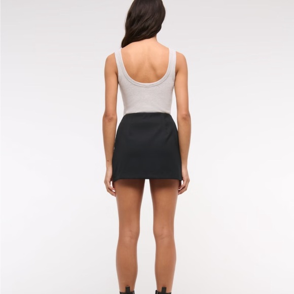 The A&F Scarlett Mini Skort - Picture 3 of 6